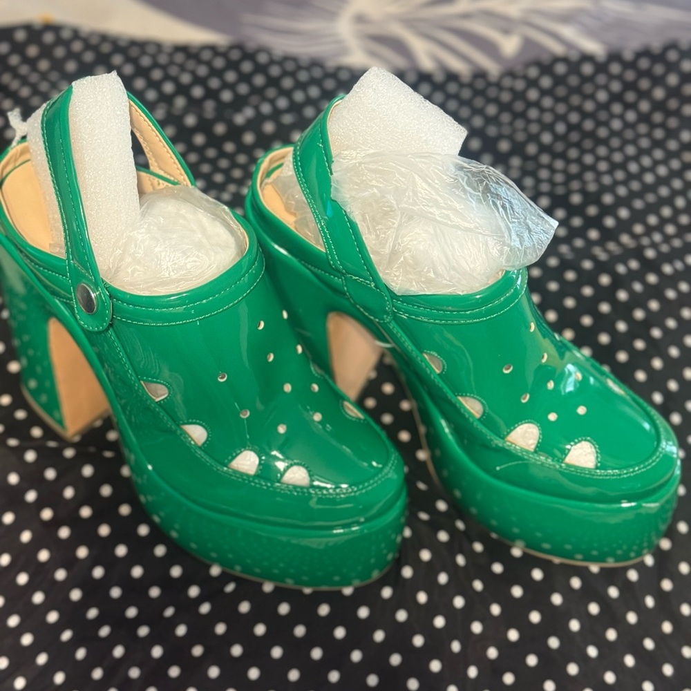 Green Platform Heels - Picture 2 of 5